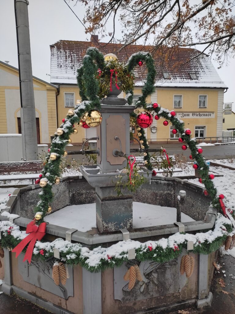 Loebnitzer Landfrauen Weihnachtsbrunnen 1