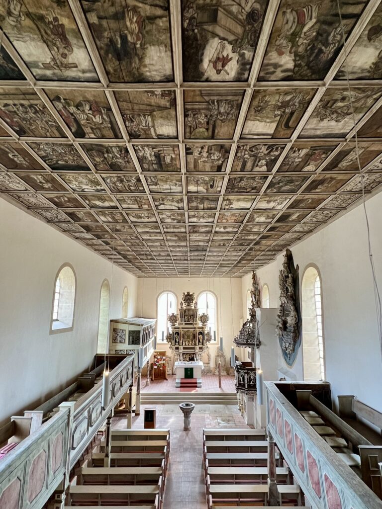2025-08-08 Evangelische Kirche innen
